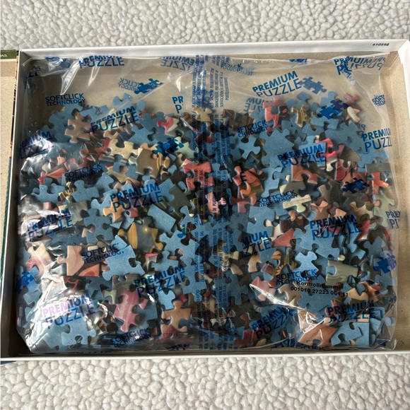 Ravensburger Puzzle with Green and Red Colors - Picture 4 of 7